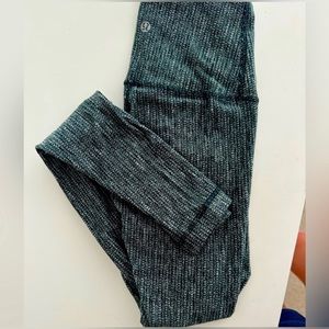 LULULEMON leggings. Excellent condition. Size 4. High waisted